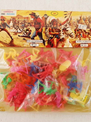 Solpa Small Plastic Cowboys and Indians Figures new