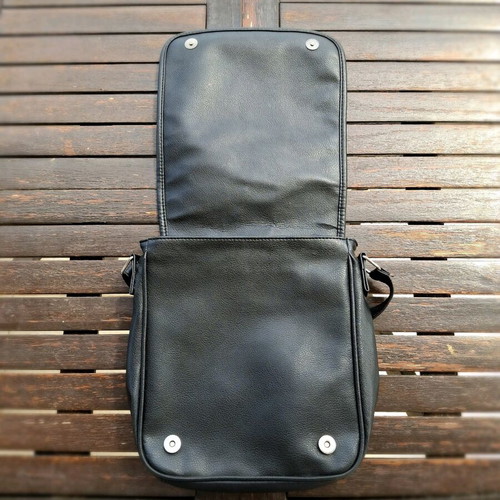 Women's crossbody bag like new, black and red