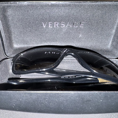 Versace sunglasses like new, black frame