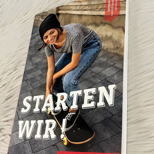 Starten wir! A1 Kursbuch German book used for beginners