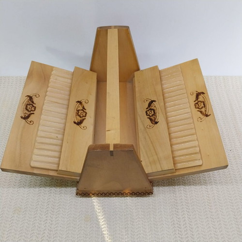 Wooden cigarette box with pyrography, vintage Bulgarian 1970s