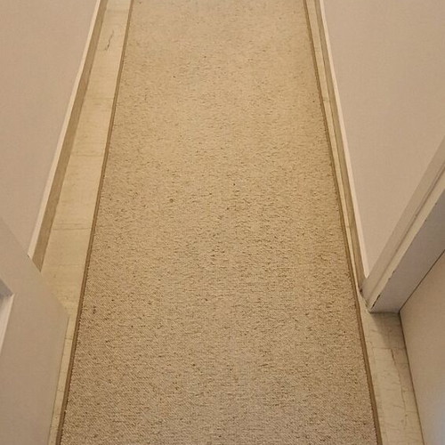 Carpet runner like new, salmon-beige with brick threads