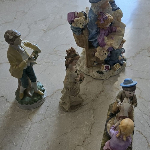 Vintage set of 4 decorative figurines like new, collectible pack