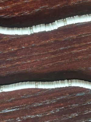 Necklace with white beads new