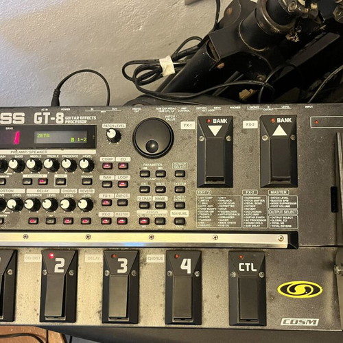 Boss GT-8 multi-effects pedal like new with bag and original power supply