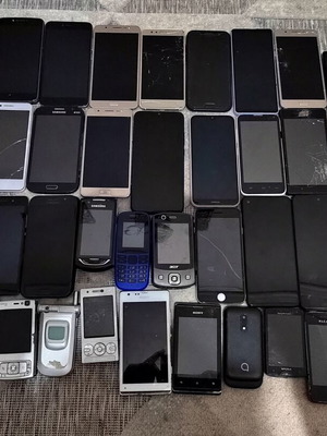 Mobile phones used, pack of 50, some functional, some for parts