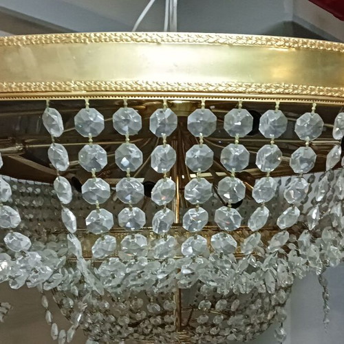 Chandelier used in excellent condition