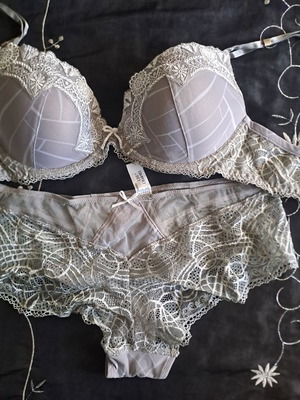 Lise Charmel комплект бельо с бижу Сваровски нов, сив, размер 80D