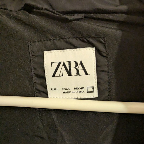 Zara μπουφάν μεταχειρισμένο, μέγεθος Large, μαύρο με μικρό σκίσιμο