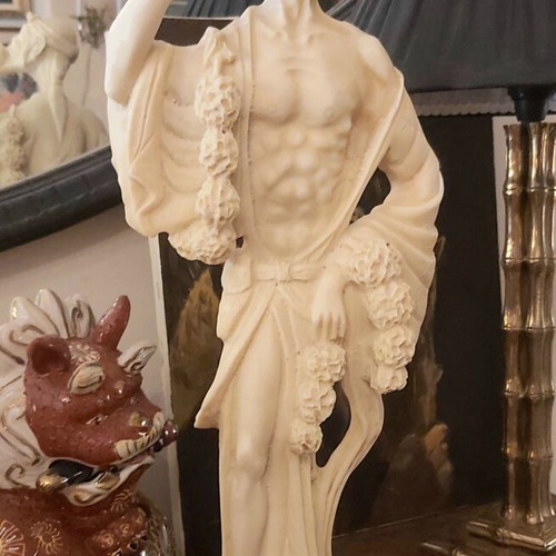 Vintage decorative figurine made of high-quality resin in ivory color, like new