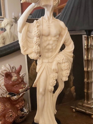 Vintage decorative figurine made of high-quality resin in ivory color, like new
