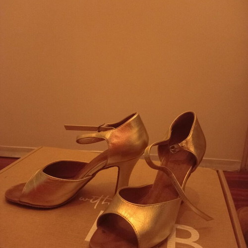Dance Naturals dance shoes like new, leather, size 35, gold