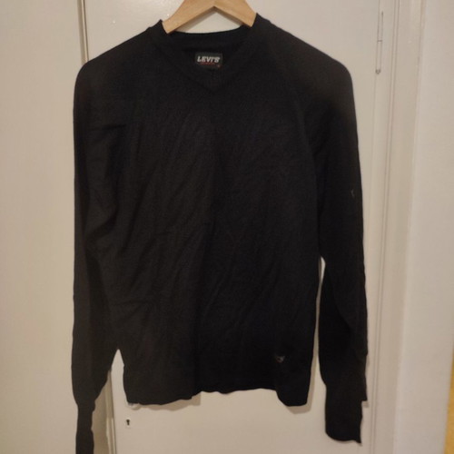 Clothes medium, 2 sweatshirts and 1 light pullover