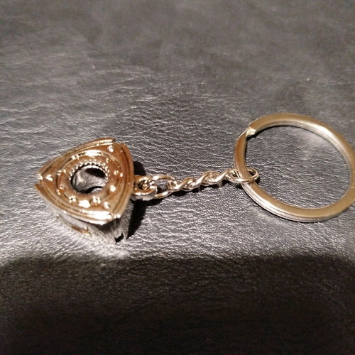 Metal car keychain new with Mazda Wankel rotary engine design