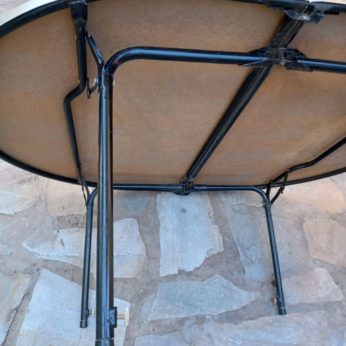 Outdoor folding table like new, metal construction, seats 6