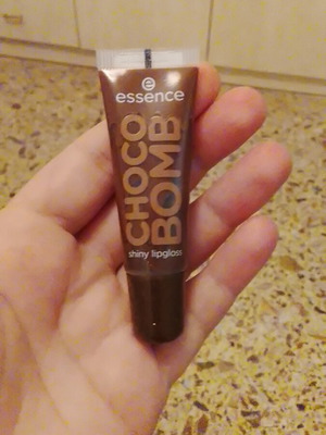 Lipgloss Choco Bomb Essence σαν καινούργιο με γεύση σοκολάτα