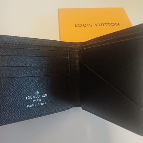 Louis Vuitton Supreme Wallet like new, black