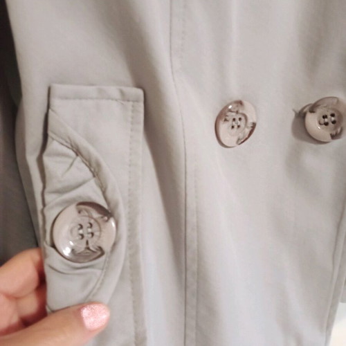 Women's short gray trench coat like new, size L/M