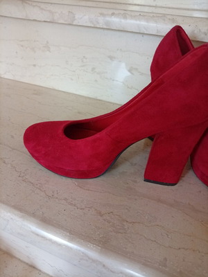 Suede red pumps size 37 used with square heel