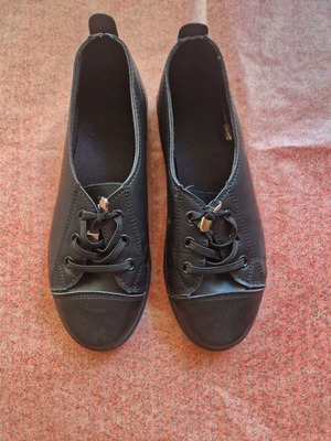 Sneaker black new, size 36, athletic style