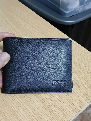 Ανδρικό πορτοφόλι Hugo Boss μαύρο σαν καινούργιο