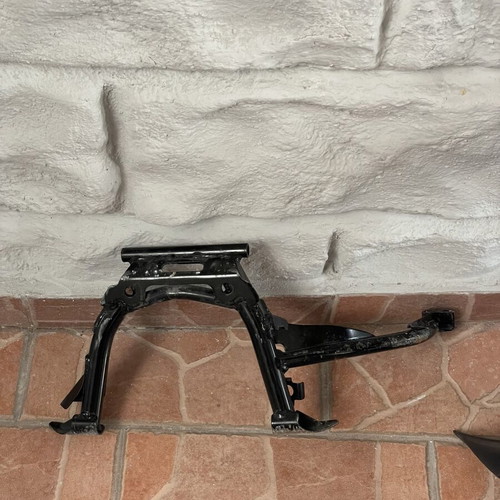 Honda PCX 2025 double stand used with scratches on arch