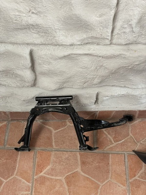 Honda PCX 2025 double stand used with scratches on arch
