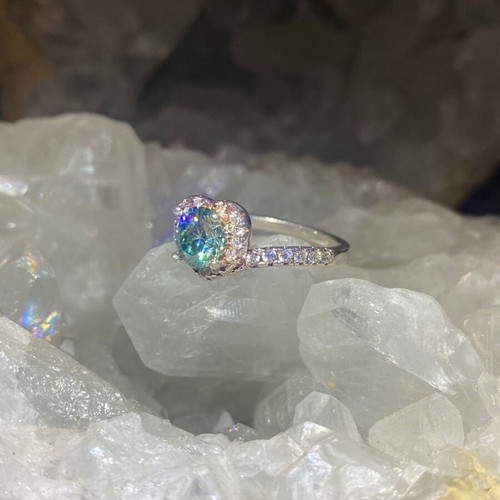 Silver ring with heart-shaped moissanite, size 16mm