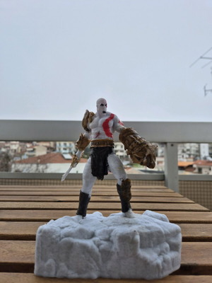 Kratos God of War figurine new, hand-painted, 16cm tall