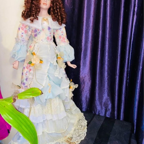 Porcelain doll large vintage like new