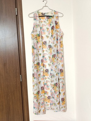 Celestino floral kimono like new, size S, white multicolor