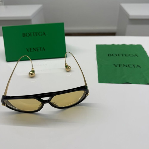 Bottega Veneta Aviator Sunglasses yellow, like new