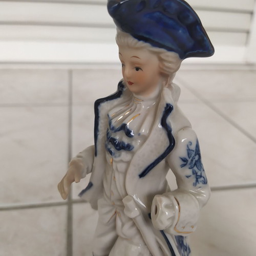 Vintage figurine couple used, high society, 22 cm tall