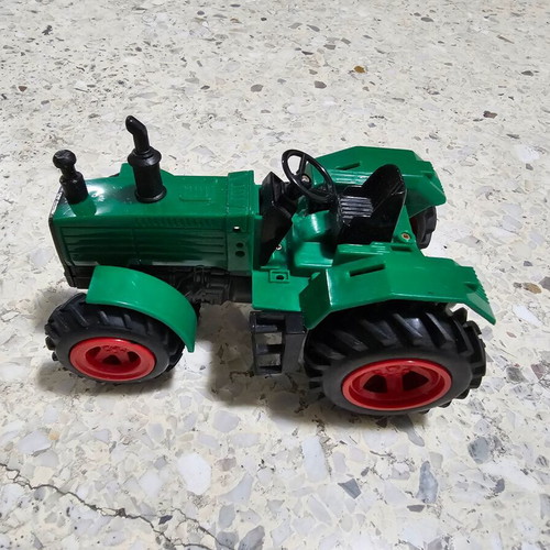 Matchbox tractor used in excellent condition