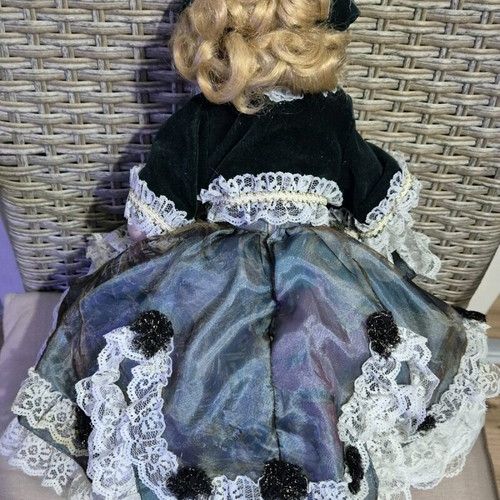 Porcelain collector doll Victoria DOLLS Rebecca like new