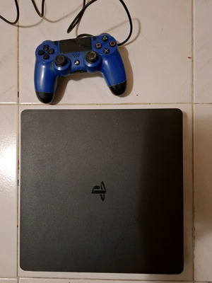 Sony PS4 Slim употребяван, 500GB, отлично работно състояние