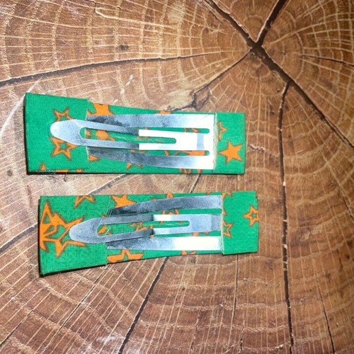 Hair clips green with stars like new, unworn