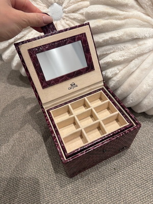 Carpisa jewelry box burgundy with croco texture like new