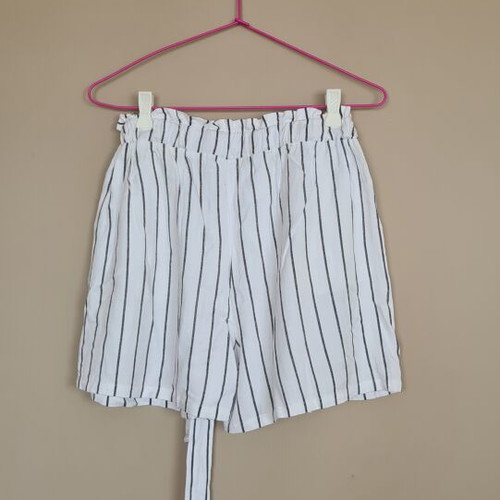 Pink Woman shorts like new, size S, white