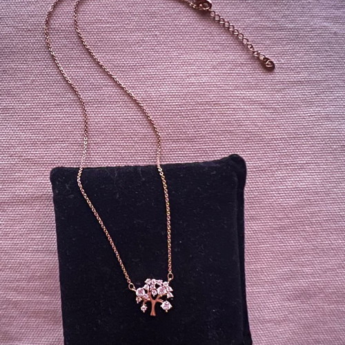 Necklace with tree design and rhinestones new, gold color