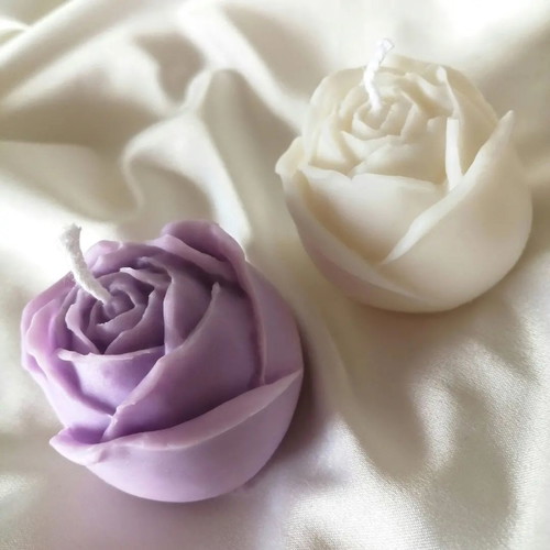 Handmade rose candle with plant wax and bubblegum scent