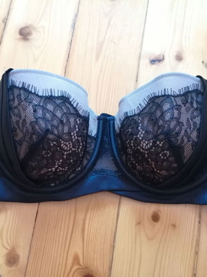 Hunkemöller NOIR balconette lace bra with satin and black stones, 70D