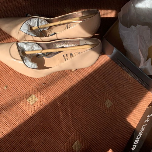 Zara Women Patent Finish High Heel Shoes new, size 40, beige