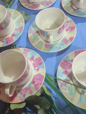 China tea set with 6 cups and saucers, creamer, sugar bowl, and teapot