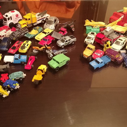 Hot Wheels and Lightning McQueen toy cars like new