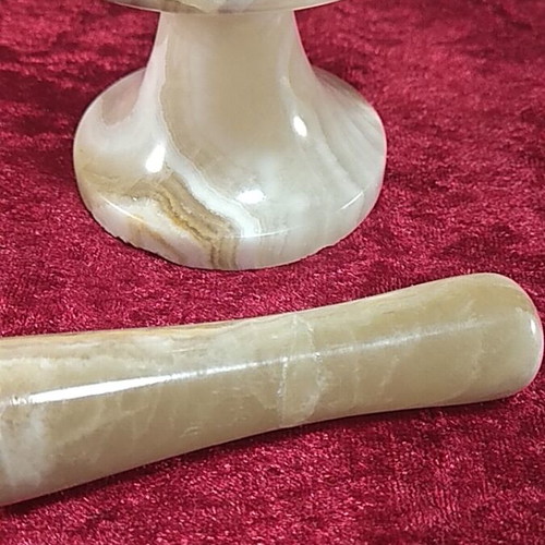 Decorative mortar with pestle made of natural onyx stone used