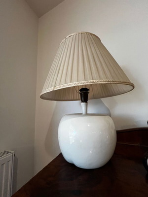 Vintage porcelain table lamp used