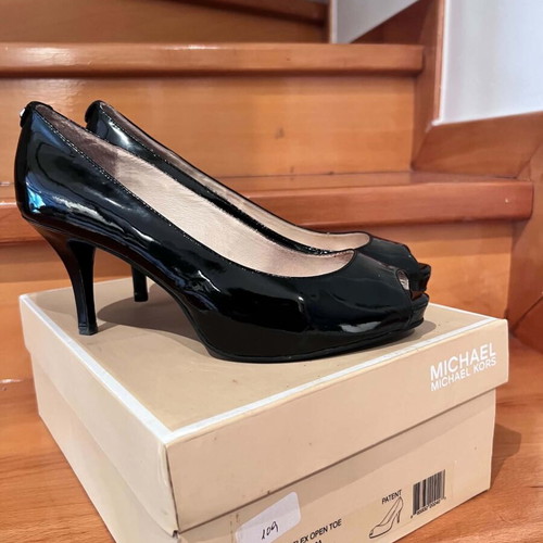 Michael Kors MK-Flex Open Toe Pumps like new, size 38, black patent leather
