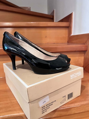 Γόβες Michael Kors MK-Flex Open Toe σαν καινούργιο, μέγεθος 38, μαύρο λουστρίνι
