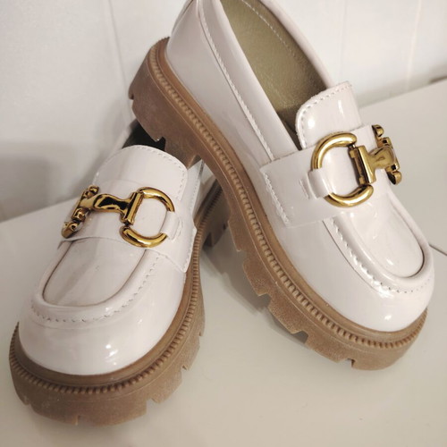 Patent leather loafers for girls, beige, size 27